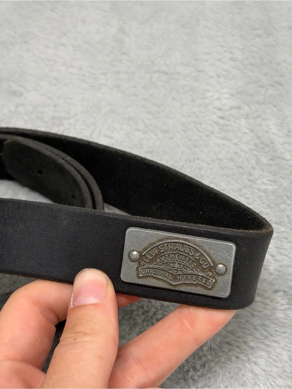 Vintage Levis Belt Made In USA Full Grain Cowhide Black Metal Logo Plate 2281
